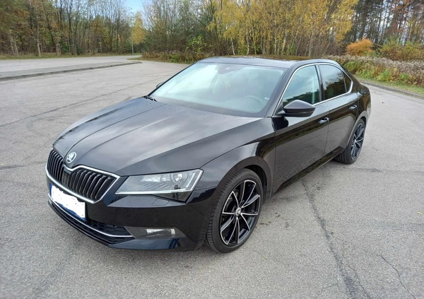 Skoda Superb cena 79900 przebieg: 155500, rok produkcji 2018 z Wołomin małe 379